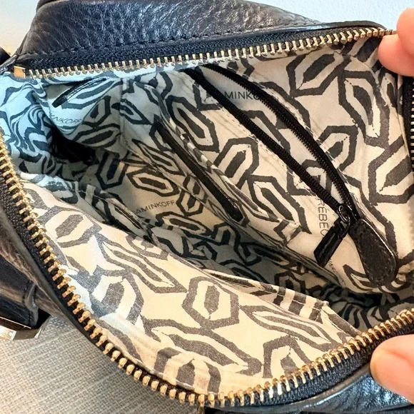 RARE Rebecca Minkoff “Jules” Camera Bag - Leather Crossbody - Gold Hardware - Picture 7 of 7